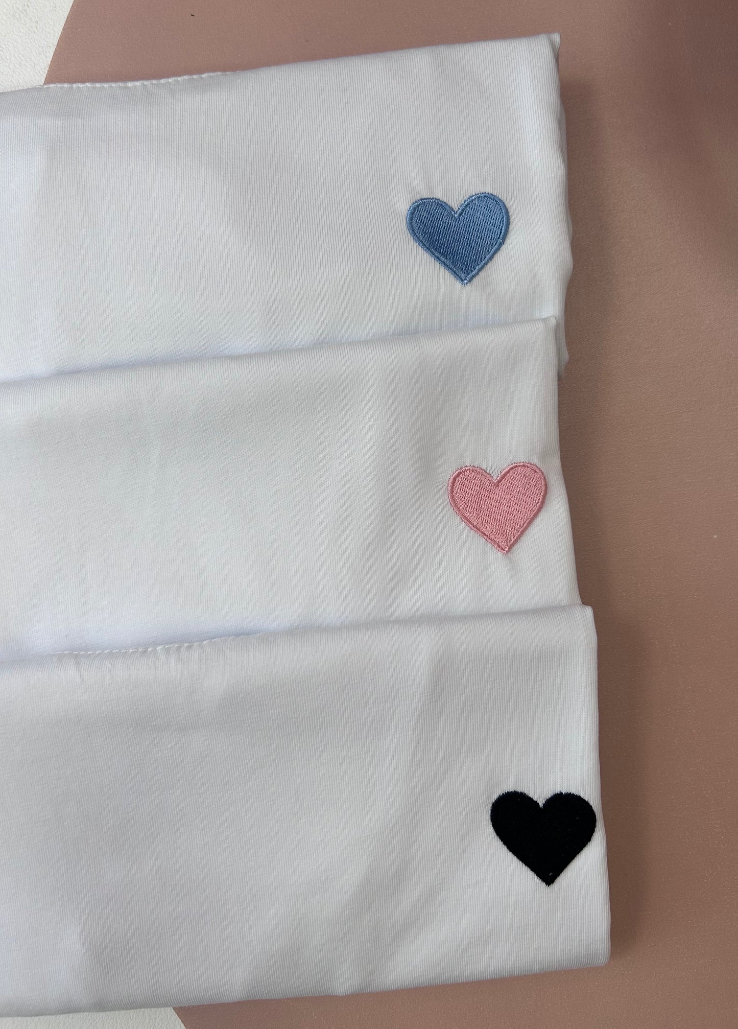 Tshirt Cuoricino Ricamato