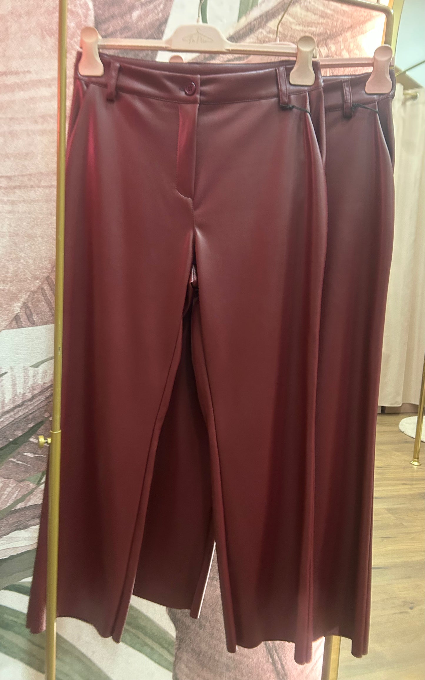 Pantalone in ecopelle a zampetta