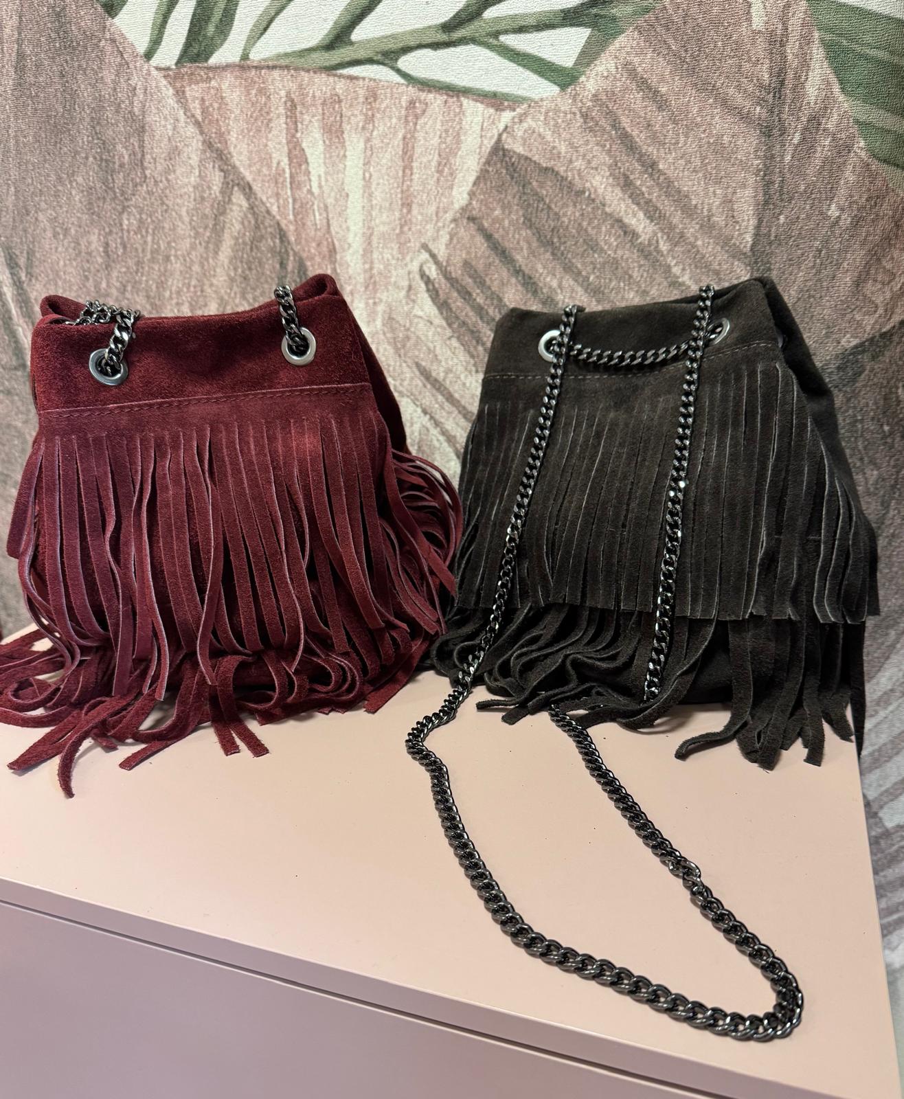 Borsa Scamosciata con tracolla a catena e frange